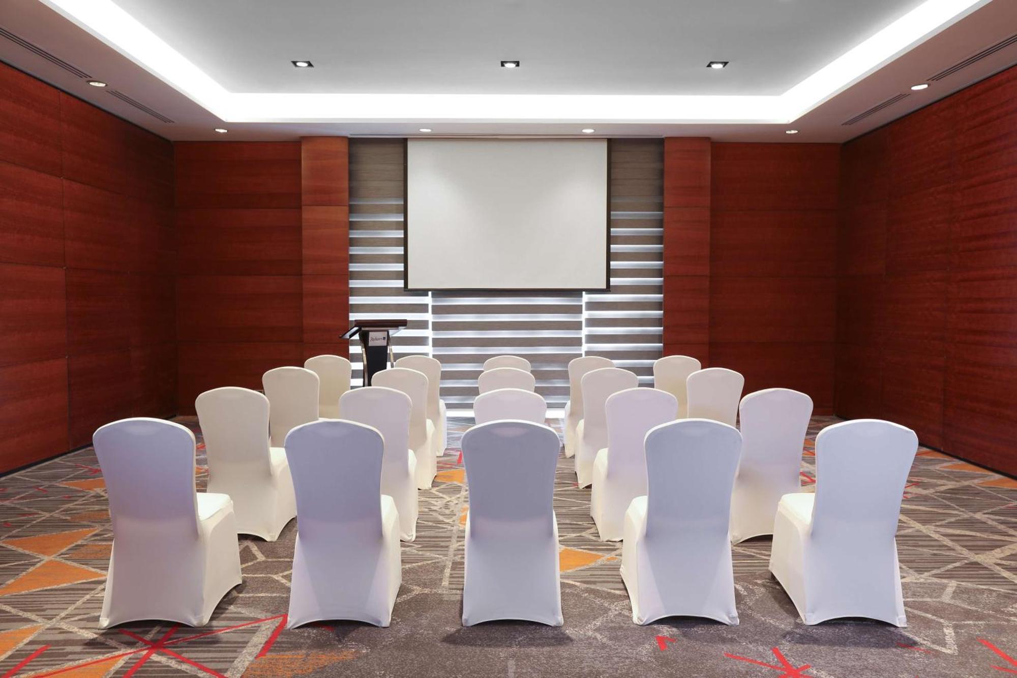 Hotel Radisson Blu Cebú Exterior foto Meeting room