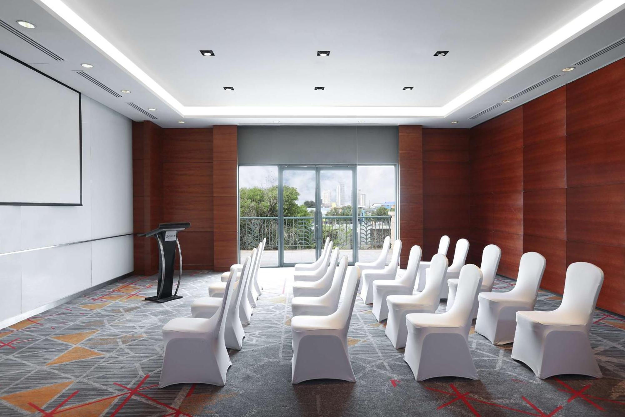 Hotel Radisson Blu Cebú Exterior foto Meeting room