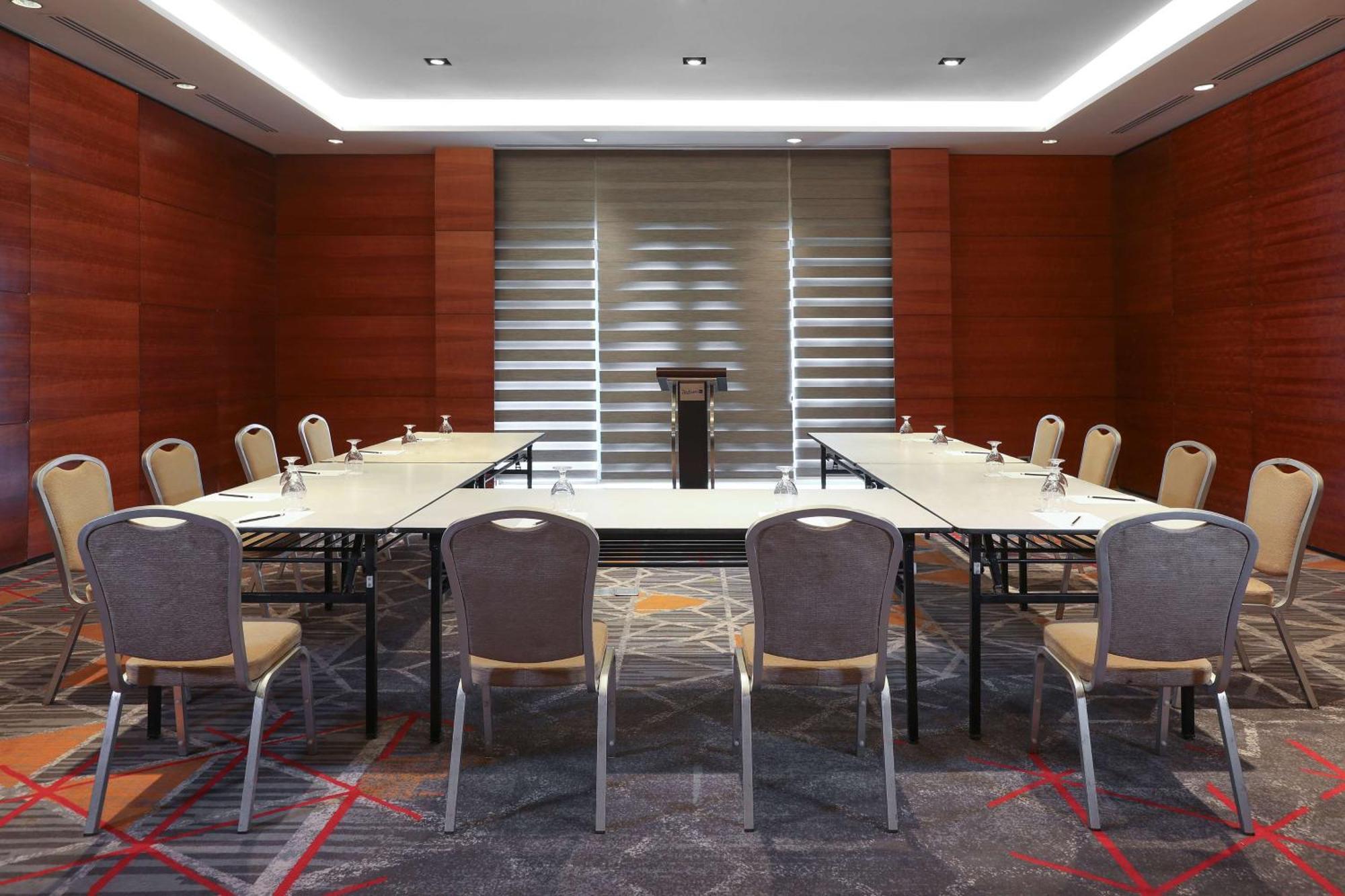 Hotel Radisson Blu Cebú Exterior foto Meeting room