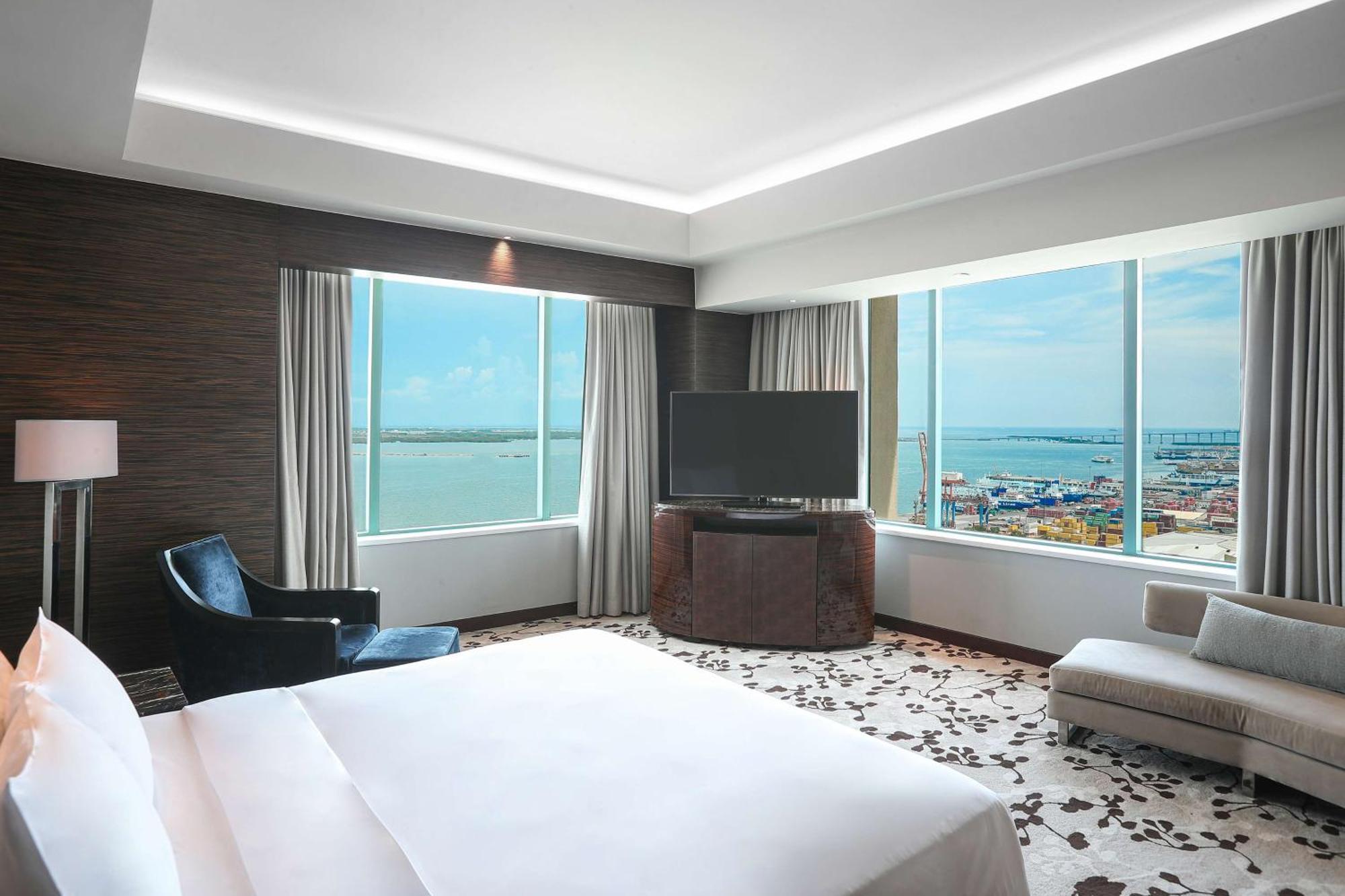Hotel Radisson Blu Cebú Exterior foto A bedroom at the hotel